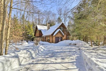 Secluded Lakefront Cabin with Deck Ski and Hike Pocono Lake